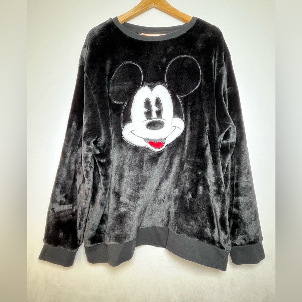 Disney Velour Men’s Plush Fleece Mickey Mouse Pullover Sweater Sweatshirt XL